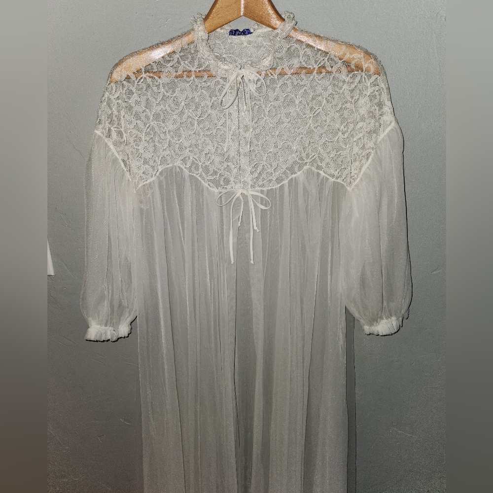 Vintage 1950s Ivory White Lace Maxi Length Robe By Ra… - Gem